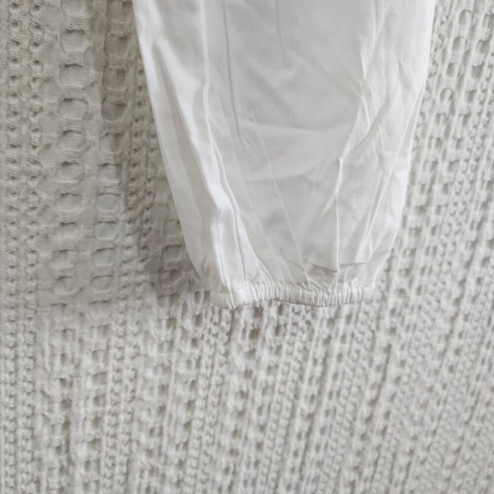 Hollister White Long Sleeve Smocked Back Crop Top Size X-Small NEW - Picture 4 of 12